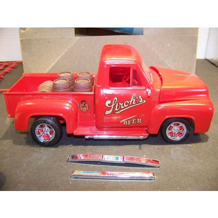Monogram Stroh's Beer Strohmobile '55 Ford Pickup 1/24 scale Model Assembled