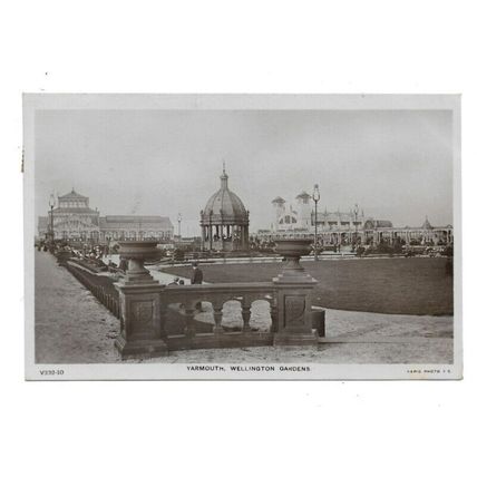 Gt Yarmouth, Wellington Gardens, Norfolk, RP Postcard.