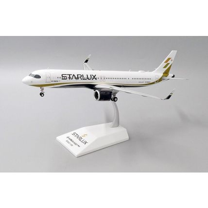 A321NEO STARLUX REG: B-58201 WITH STAND - JC WINGS EW221N001 1/200