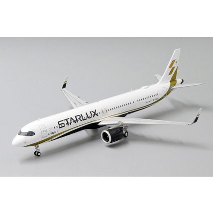 A321NEO STARLUX REG: B-58201 WITH STAND - JC WINGS EW221N001 1/200