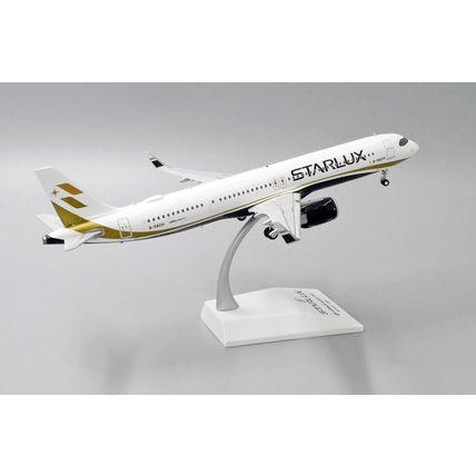A321NEO STARLUX REG: B-58201 WITH STAND - JC WINGS EW221N001 1/200