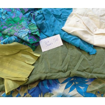 S22 100% Silk Scrap Fabric Lot Material Reclaimed clothing over 3 oz Crafting
