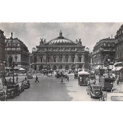 Paris La Place et le theatre de L'Opera France Postcard unused VGC