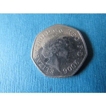 2006 QUEEN ELIZABETH II / VICTORIA CROSS THE AWARD FIFTY PENCE FREE POST.