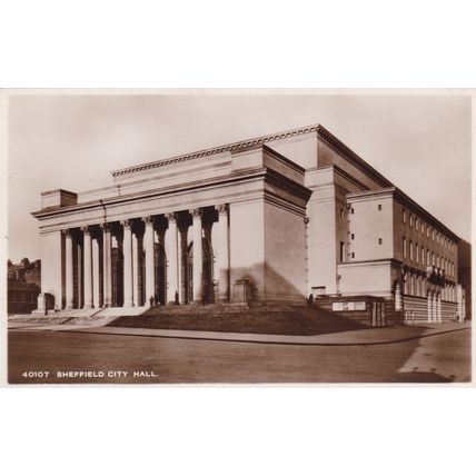 ED 94 SHEFFIELD TOWN HALL . RP POSTCARD