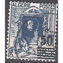 Algérie 1940 Michel 171 O Cote (2005) 0.30 € Rue dans la vielle ville