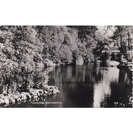 EC876 WALTHAMSTOW - LLOYD PARK. R/P POSTCARD
