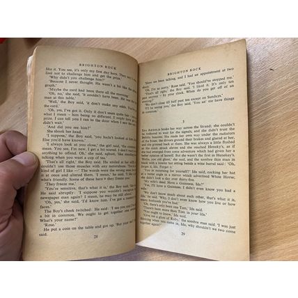 1960 GRAHAM GREENE "BRIGHTON ROCK" FICTION PENGUIN PAPERBACK BOOK (P2)