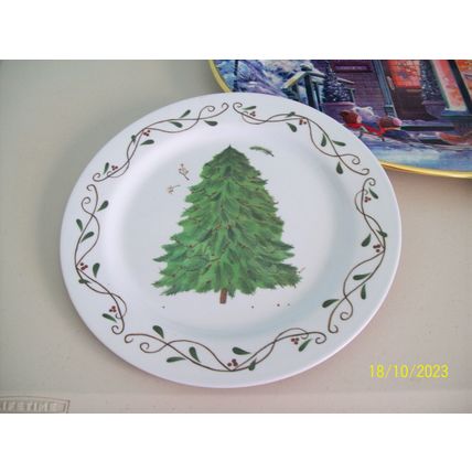 Christmas Plates and Tray x 4