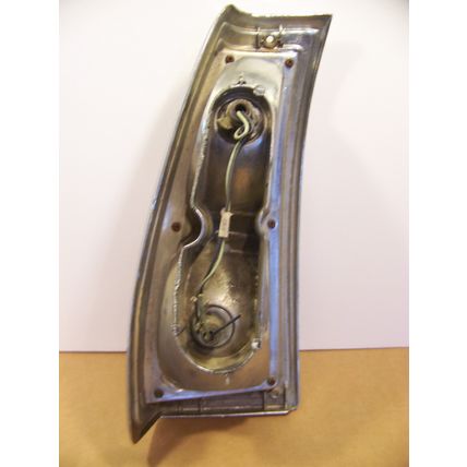 1977 DODGE ROYAL MONACO STATION WAGON RH TAILLIGHT LENS & HOUSING OEM 76 75