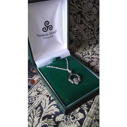 Vintage 1990-s Irish Celtic Claddagh 925 Sterling Silver Necklace in Box.