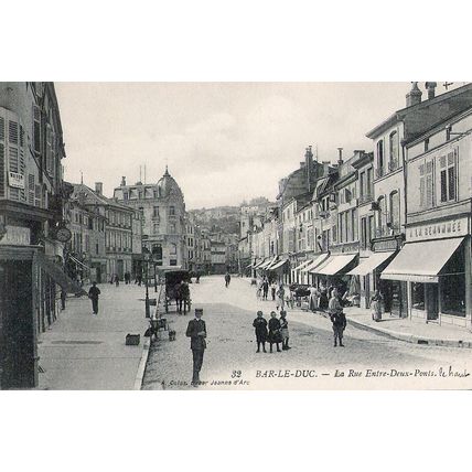55 - Bar-le-Duc - LA RUE ENTRE DEUX PONTS