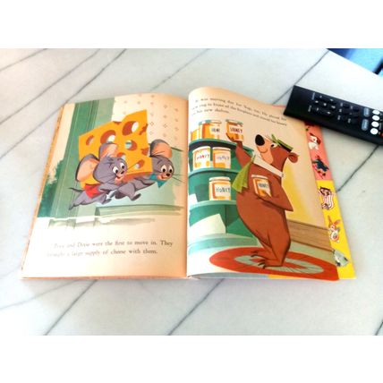 Old Little Golden Book Huckleberry Hound Builds A House (B) Second Edition 1959