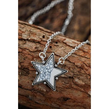 White Star Shape Pendant Chain Necklace