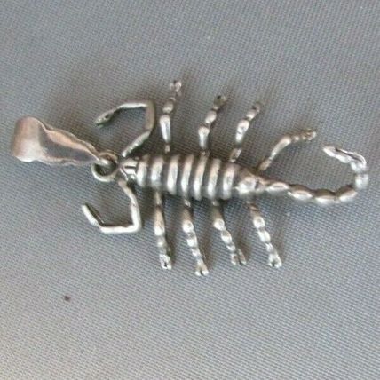 VINTAGE LARGE STERLING SILVER SCORPION Astrological Scorpio Pendant 925