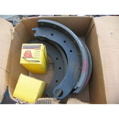 Semi Truck Tractor Brake Shoes with Kits Eaton 130