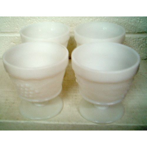 VINTAGE MILK GLASS ' DESSERT BOWL ' Harvest Grape DESIGN 4 set