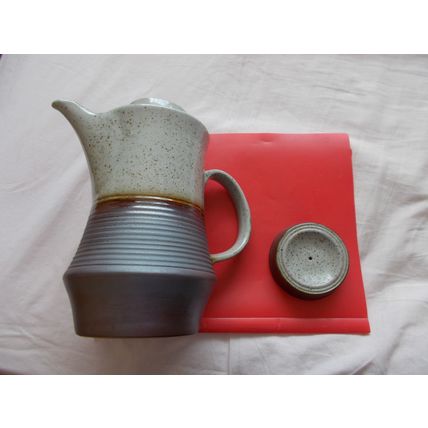PURBECK POTTERY POOLE / PORTLAND COFFEE JUG (19/01)