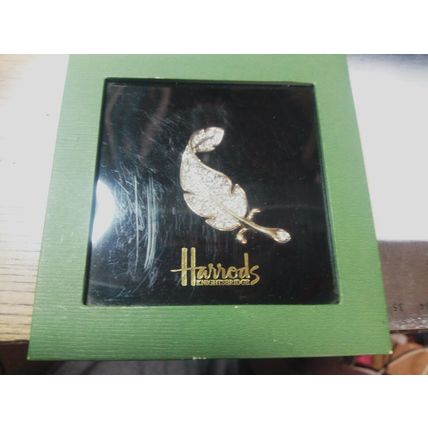 HARRODS KNIGHTSBRIDGE BROOCH HAND MADE ENGLAND