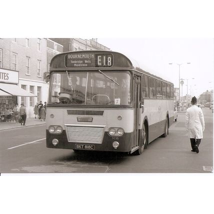 Black & White Photograph of Maidstone & District Motor Services Ltd. - BKT 818C