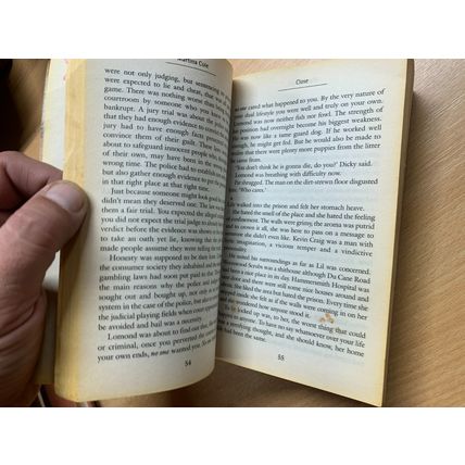 2007 MARTINA COLE "CLOSE" FICTION PAPERBACK BOOK (P3)