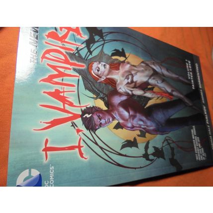 I, VAMPIRE Vol. 1 Tainted Love TPB! NM/M! Batman! Constantine! 2012! 15.00!!