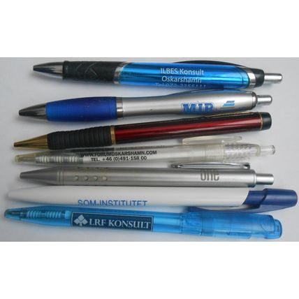 7 empty advertising pens