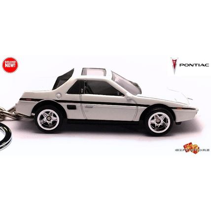 VERY RARE KEYCHAIN 84/88 WHITE PONTIAC FIERO 2M4 CUSTOM