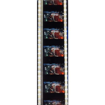Pk GEB - S - MIX - E 0124t . 1 STRIP OF 5 - 35MM FILM CELLS. (Santa Claus movie)
