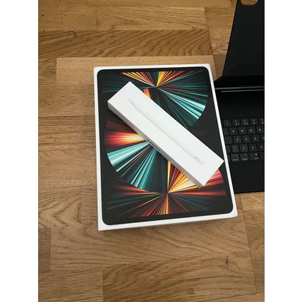 Apple iPad Pro 5th Gen 128GB, Wi-Fi+5G(Unlocked), 12.9 in Silver w/Pen+Keyboard
