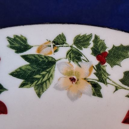 Lot 4 Gibson Housewares POINSETTIA HOLIDAY SAUCERS Christmas Plates Dessert 6"