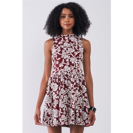 Women's Burgundy & White Floral Crew Neck Sleeveless Fitted Mini Dress