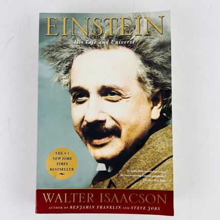 Walter Isaacson - Einstein: His Life and Universe Paperback Book