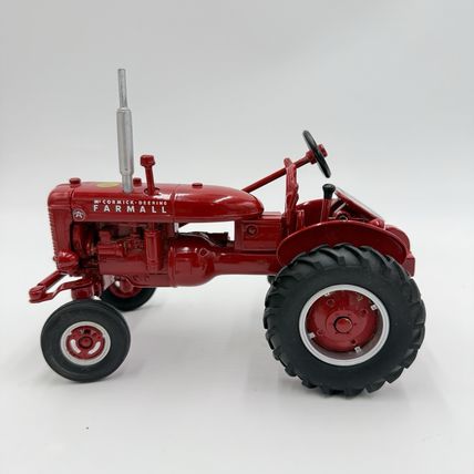 Ertl Diecast Farmall B Red Agricultural Tractor Model Toys Vehicles 1:16 Scale