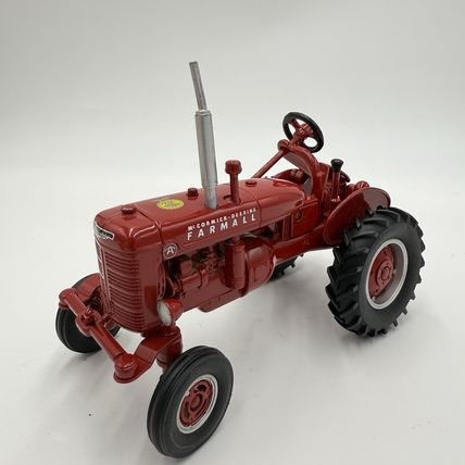 Ertl Diecast Farmall B Red Agricultural Tractor Model Toys Vehicles 1:16 Scale