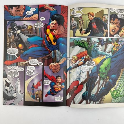 Comic Book - Superman / Batman 32-A by DC Comics Feb 01 2007