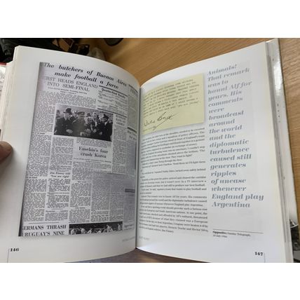 SIGNED COPY* GEOFF HURST WORLD CHAMPIONS 1ST ED ILLUSTRATED 1.2kg HB BOOK (P7)