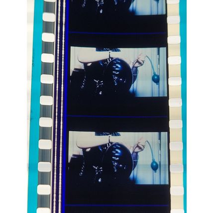 Sex Pistols The Filth & The Fury. Pk XHC - b032f. 1 STRIP OF 5 - 35MM FILM CELLS
