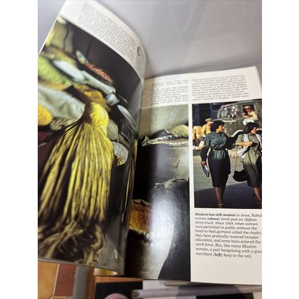 National Geographic Magazine April 1985 When Moguls Ruled - Vintage Collectable