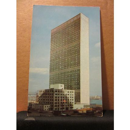 UNITED NATIONS BUILDING, NEW YORK CITY, USA unused postcard =