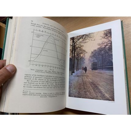 1952 NEW NATURALIST "CLIMATE & THE BRITISH SCENE" ILLUSTRATED HARDBACK BOOK (P4)