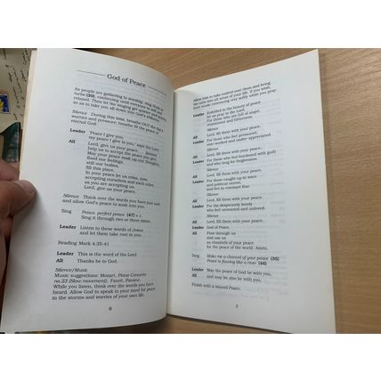 1991 "TO WORSHIP IN STILLNESS" 30 REFLECTIVE SERVICES PAPERBACK BOOK (LL)