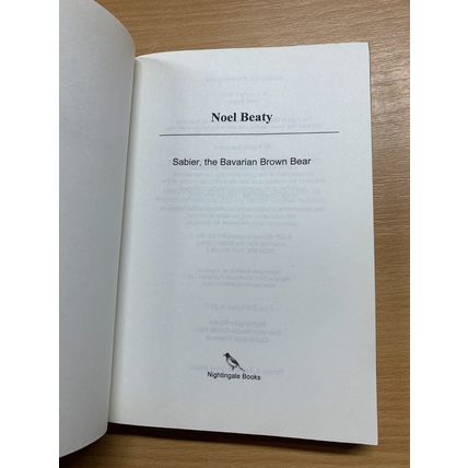 2010 1ST EDITION NOEL BEATY "SABIER THE BAVARIAN BROWN BEAR" FICTION BOOK (P3)