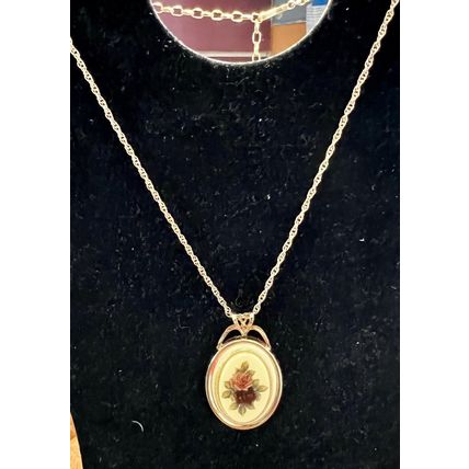 Victorian Floral Gold Tone Cameo Pendant Necklace 22" Chain