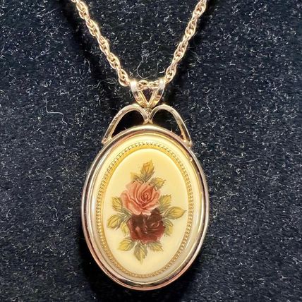 Victorian Floral Gold Tone Cameo Pendant Necklace 22" Chain