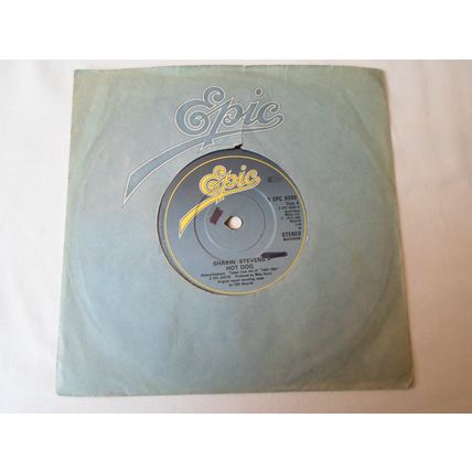 7" 1979. SHAKIN' STEVENS. HOT DOG .EPIC S EPC 8090.APRON STRINGS.EXCELLENT