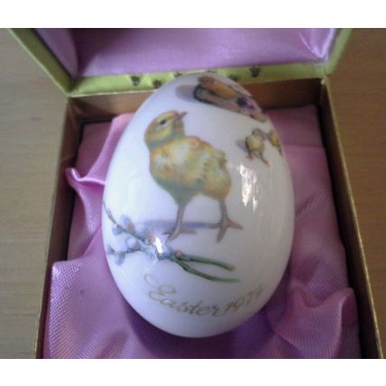 ROYAL BAYREUTH 1974 PORCELAIN EASTER EGG TETTAU GERMANY BABY CHICKS
