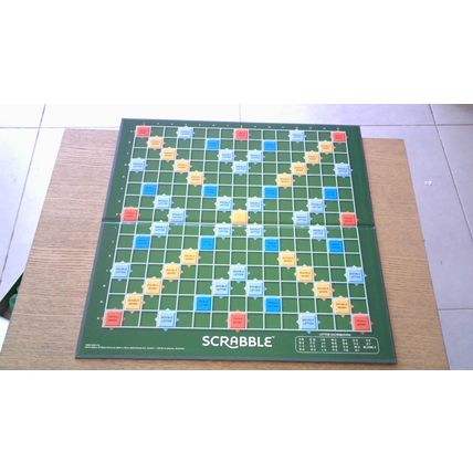 SCRABBLE ORIGINAL Family Board Game. Mattel (2012)