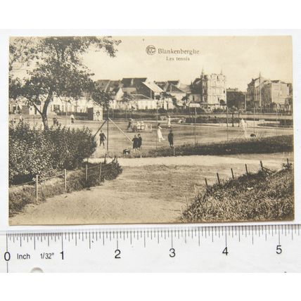 vintage postcard Blankenberge - Playing Tennis