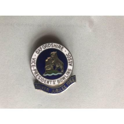 Oxfordshire vice presidents bowling assoc. 1988 bowling bowls badge